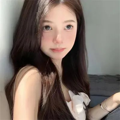 照片中的女孩